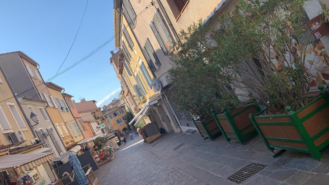 Appartement Centre Ville St Maxime, Plage A Pied Sainte-Maxime Exterior foto